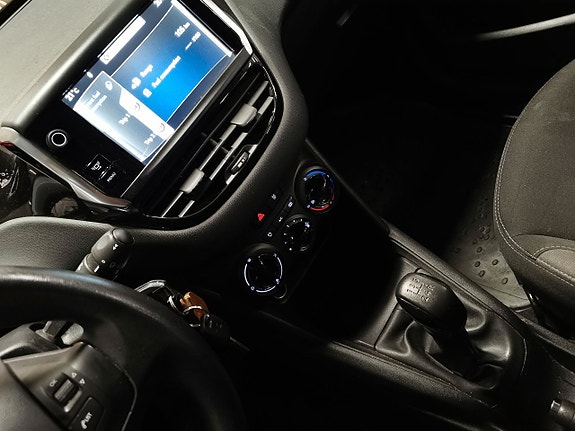Peugeot 208 16 of 19