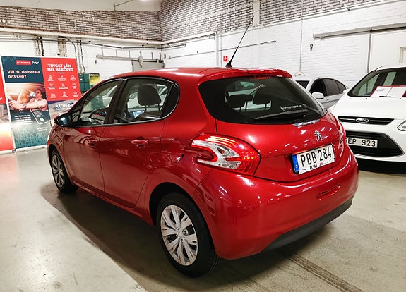 Peugeot 208 3 of 19