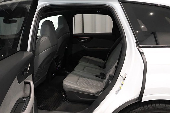 Audi SQ7 10 of 27