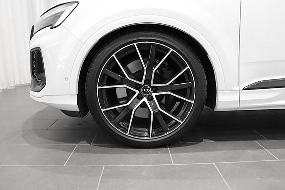 Audi SQ7 8 of 27