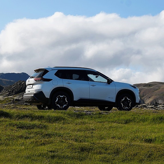 Nissan X-Trail 2 of 6