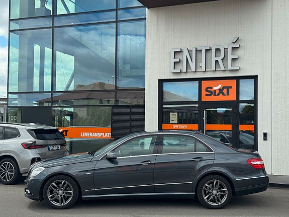 Mercedes-Benz E220 2 of 5