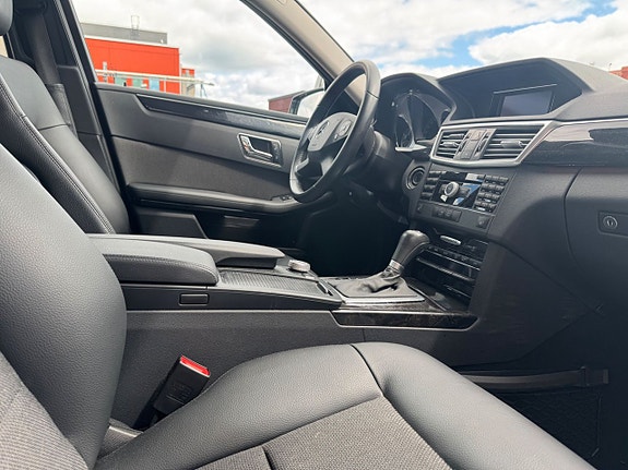Mercedes-Benz E220 6 of 14