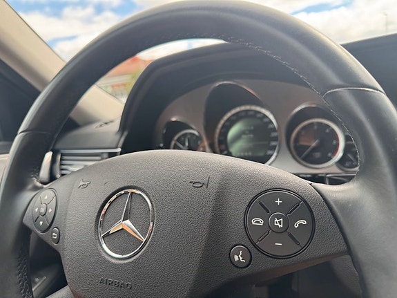 Mercedes-Benz E220 13 of 14