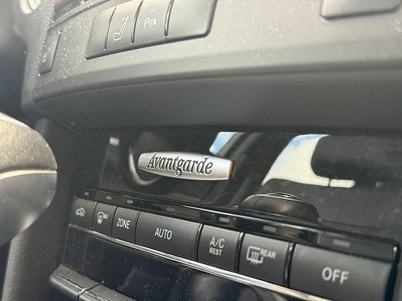 Mercedes-Benz E220 7 of 14