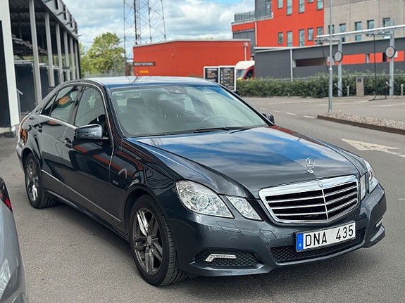 Mercedes-Benz E220 8 of 14