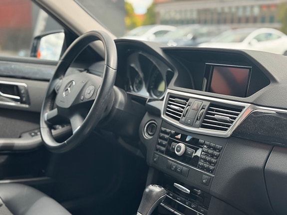 Mercedes-Benz E220 5 of 5