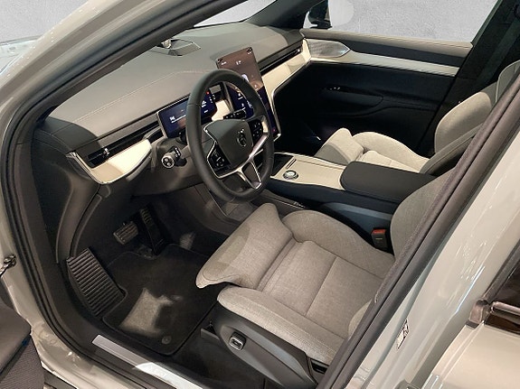 Volvo EX90 2 of 5