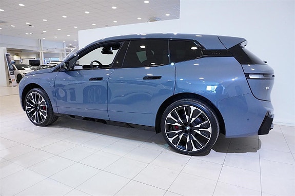 BMW iX 5 of 9