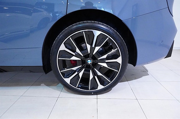 BMW iX 7 of 9