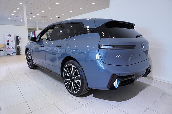 BMW iX 6 of 9