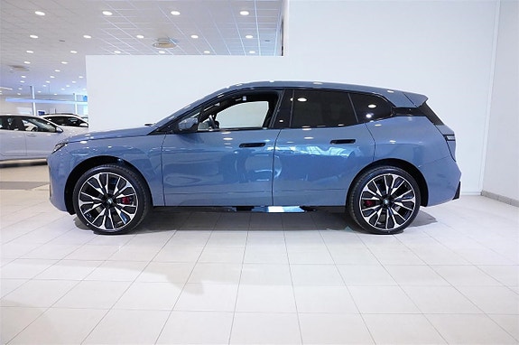 BMW iX 4 of 9
