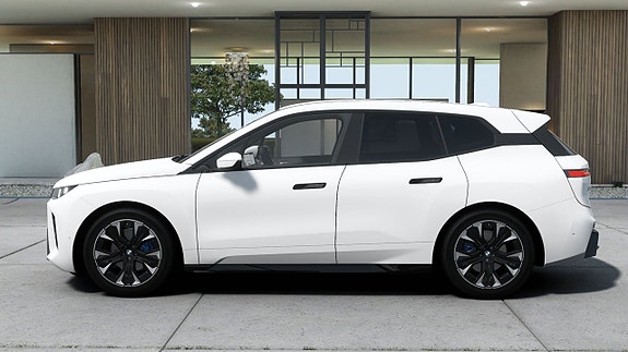 BMW iX 4 of 13