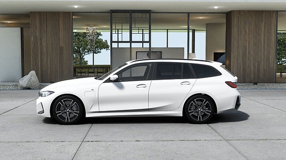 BMW 330e 4 of 13