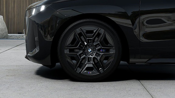 BMW iX 7 of 13