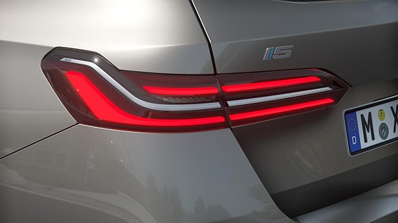 BMW i5 8 of 13