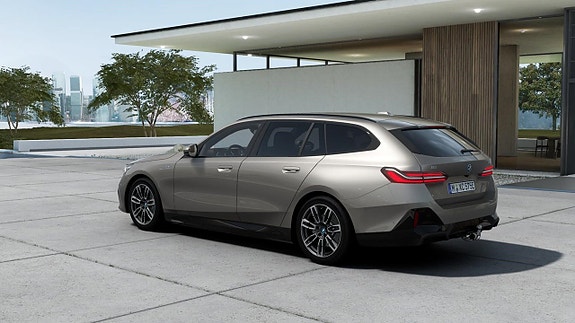 BMW i5 2 of 13