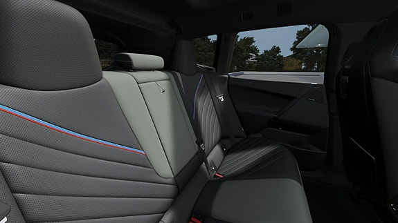 BMW iX 10 of 13