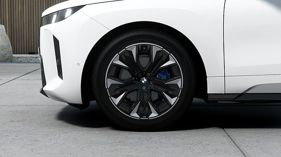BMW iX 7 of 13