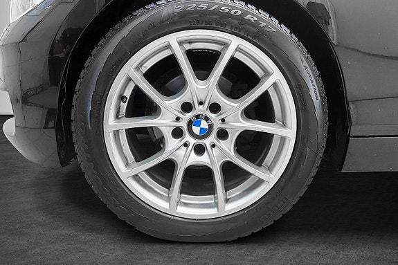 BMW 118i 2 of 5