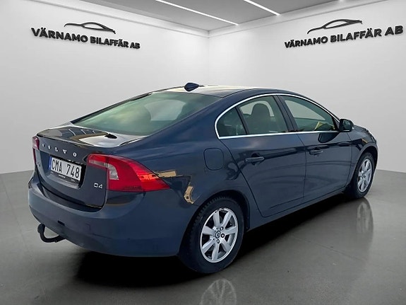 Volvo S60 4 of 5
