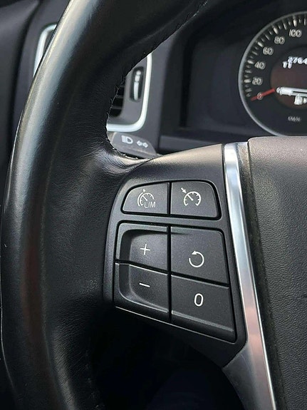 Volvo S60 12 of 19