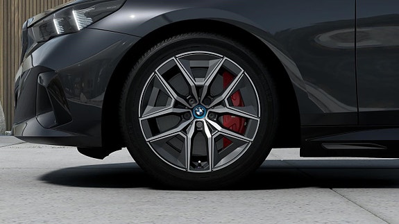 BMW i5 7 of 13