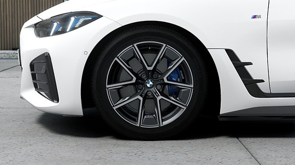 BMW i4 7 of 13