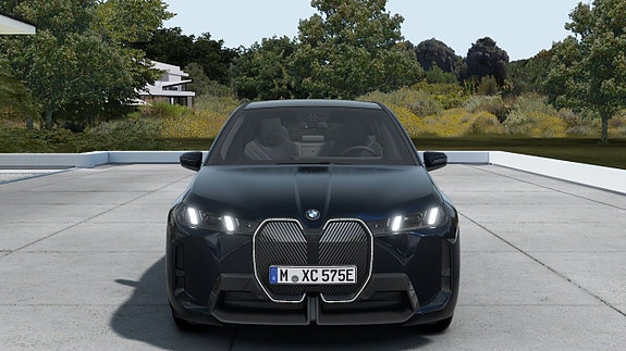 BMW iX 4 of 13