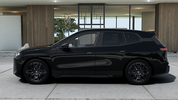 BMW iX 4 of 13