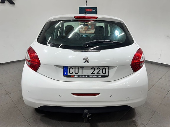 Peugeot 208 7 of 16