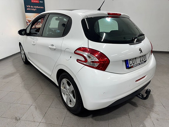 Peugeot 208 11 of 16