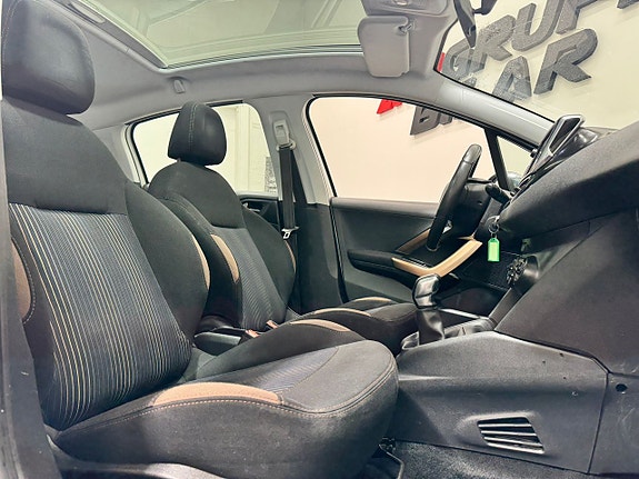 Peugeot 208 5 of 16