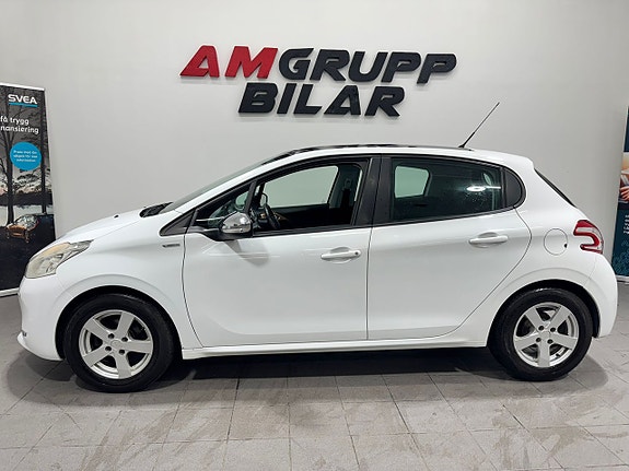 Peugeot 208 3 of 16