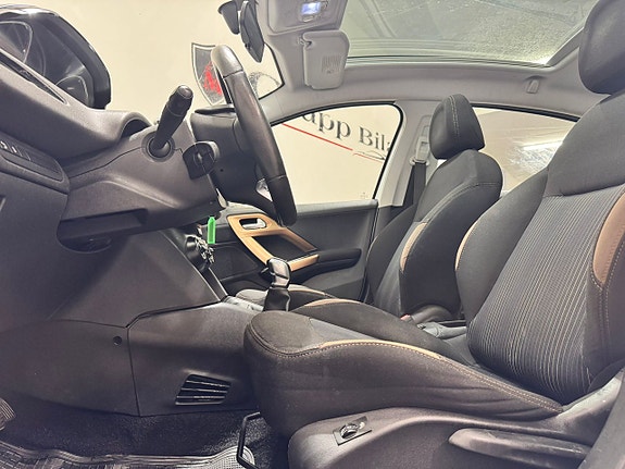 Peugeot 208 14 of 16