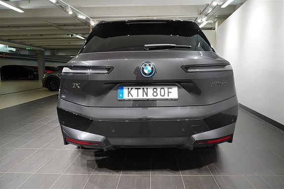 BMW iX 7 of 16