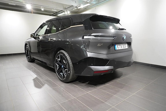 BMW iX 6 of 16