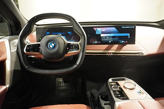 BMW iX 12 of 16