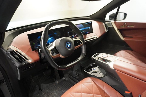 BMW iX 8 of 16