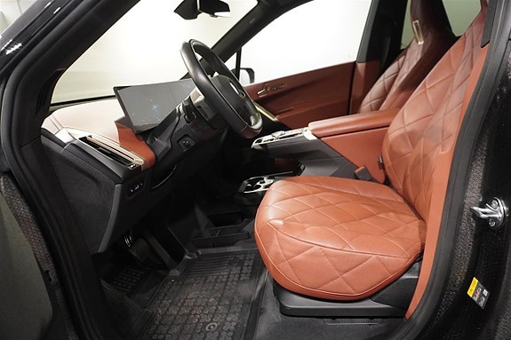 BMW iX 9 of 16