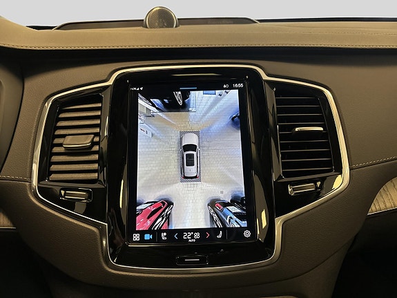 Volvo XC90 8 of 13