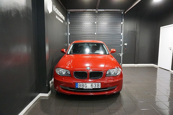 BMW 118d 2 of 5