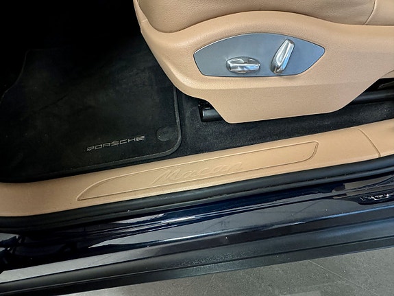 Porsche Macan 12 of 16