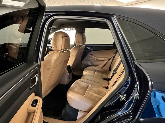 Porsche Macan 14 of 16