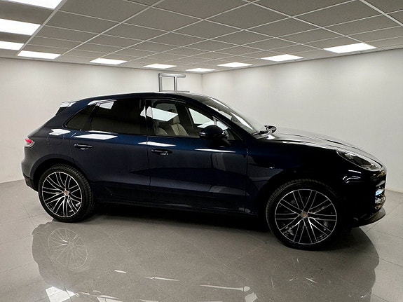 Porsche Macan 7 of 16