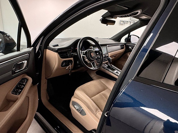 Porsche Macan 3 of 5
