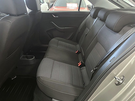 Skoda Rapid 8 of 23