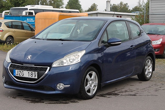 Peugeot 208 3 of 8