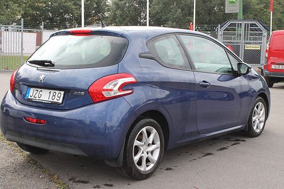 Peugeot 208 6 of 8