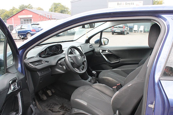 Peugeot 208 7 of 8